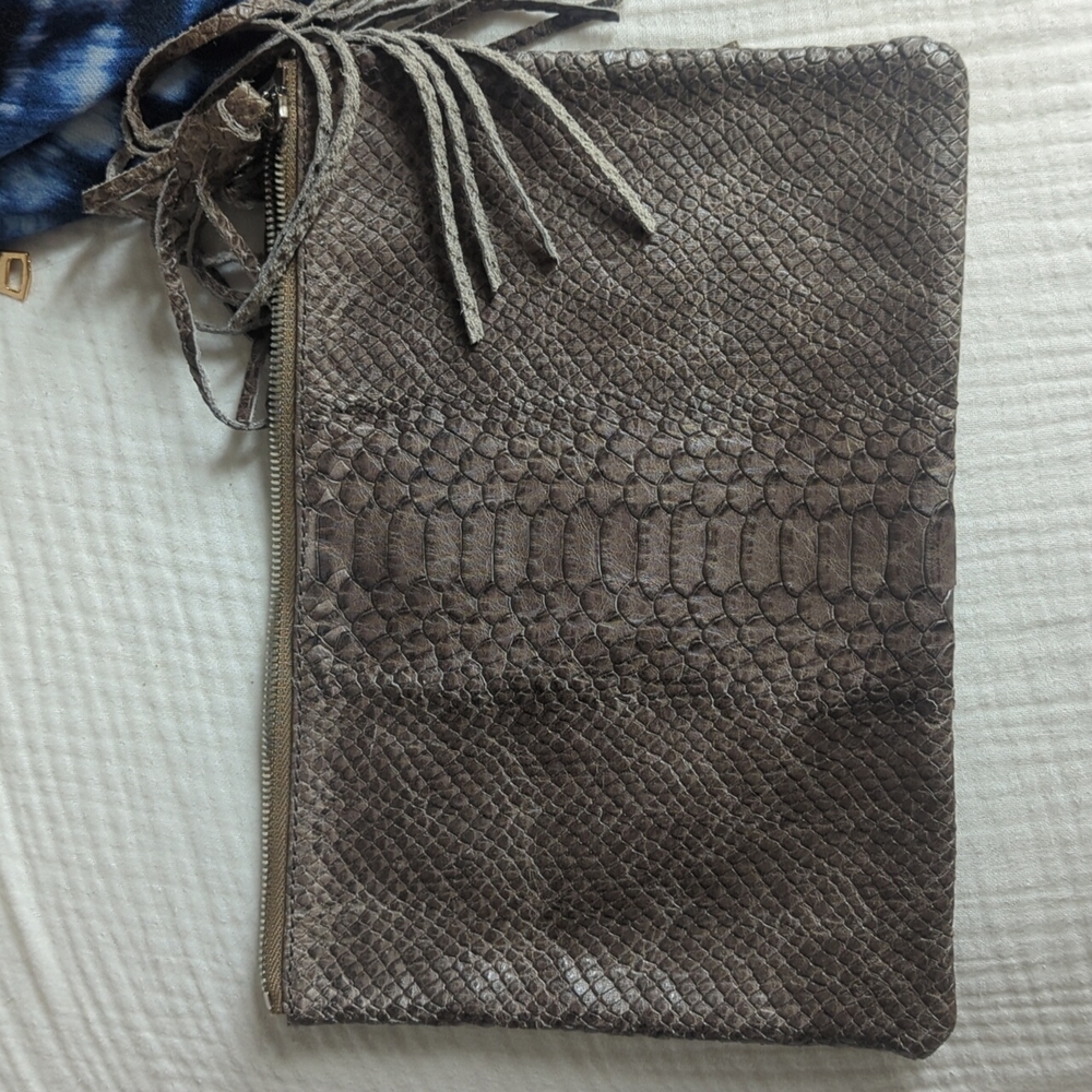 🌻3/$30 Monserat De Luca Demente clutch